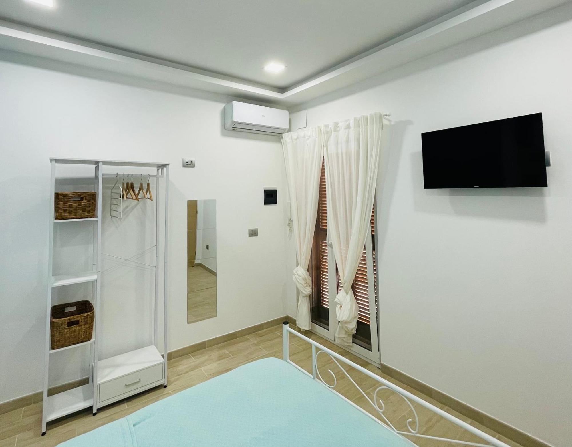 La Cattaro Villa Bari Luaran gambar