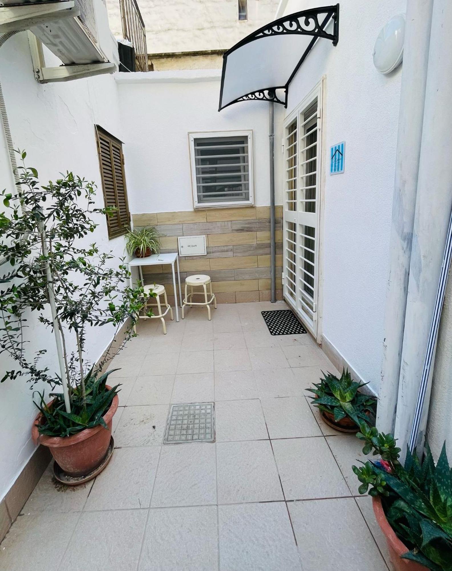 La Cattaro Villa Bari Luaran gambar